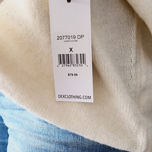 [X & 1X] NWT DEX Plus Ivory V-Neck Sweater - Picture 9 of 10